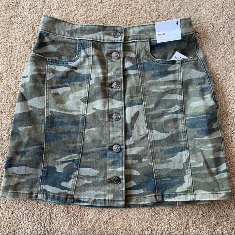 EXPRESS Camo skirt